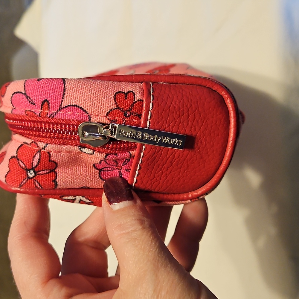 Bath And Body works Pink And Red Floral Zippered Cosmetic Case - Picture 5 of 8
